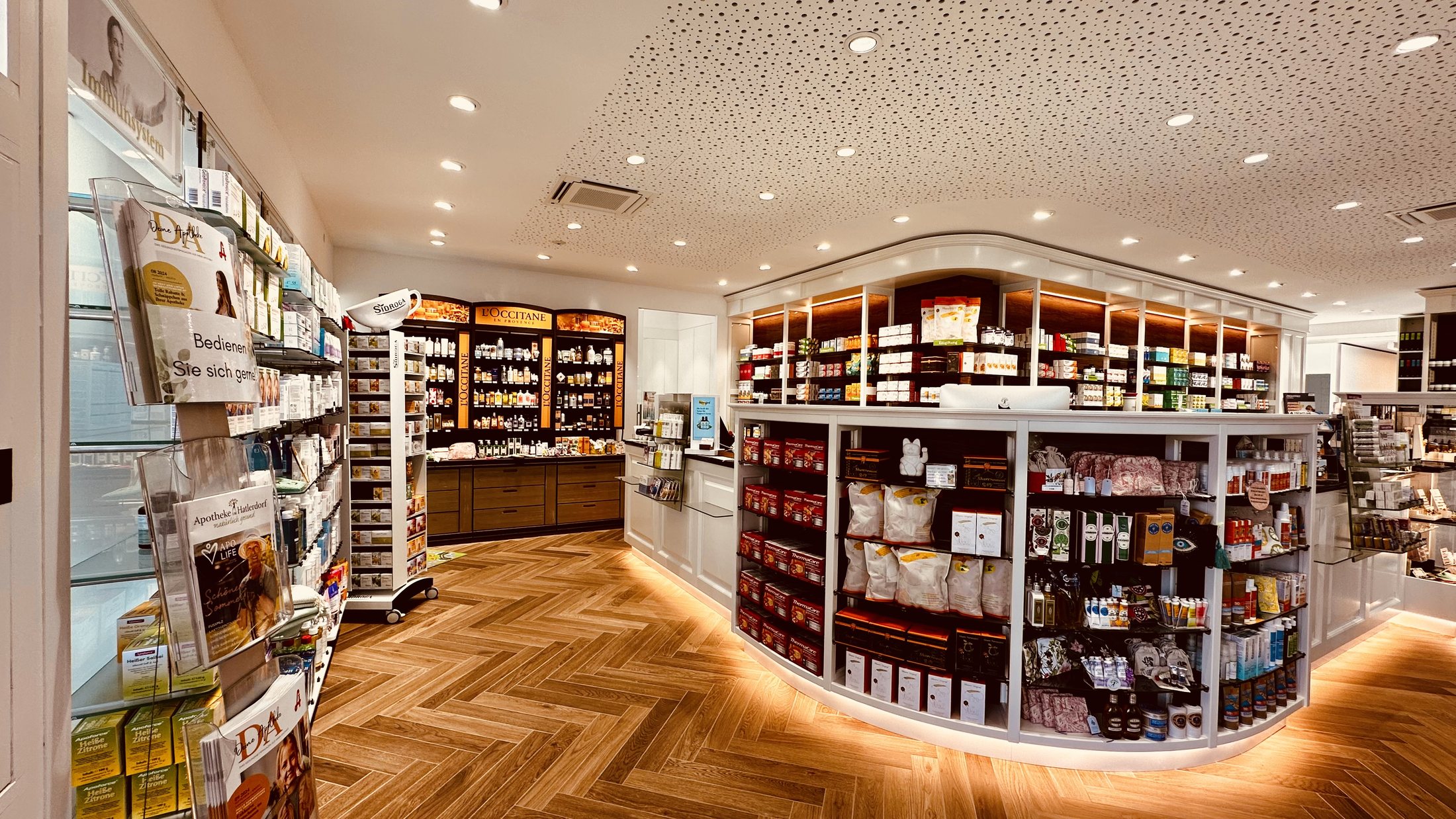 Naturprodukte und persönliche Beratung in der Apotheke im Hatlerdorf